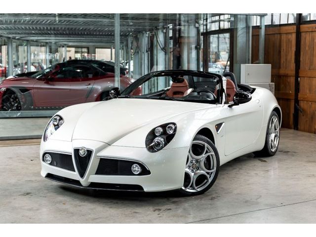 Alfa Romeo 8C Spider 1 of 500 I Carbon I 1. Hand I 3084 km