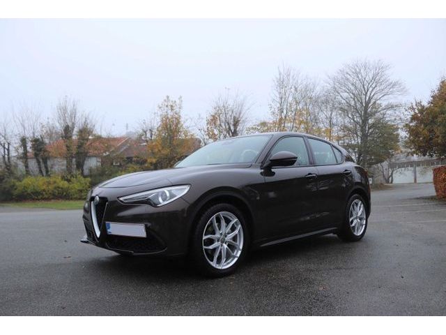 Alfa Romeo Stelvio Super 2WD Xenon+Kamera+ACC+LEDER