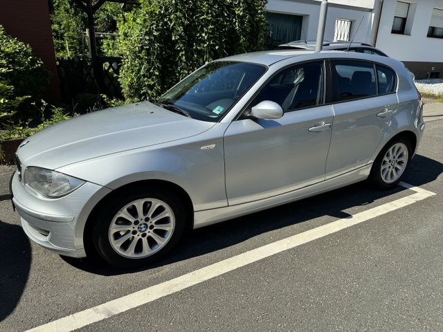BMW 118 d DPF Klima PDC ZV SHZ 5-türig Grüne Pakette
