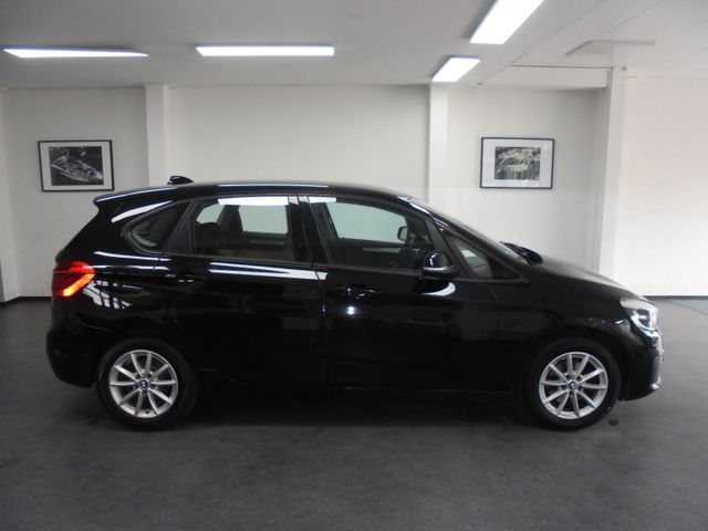 BMW 218 Active Tourer Automatik AHK PDC TÜV 05/2027