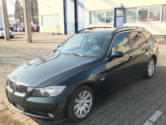 BMW 325 iA PANORAMA NAVI AHK SPRACHBED-SYSTEM PDC