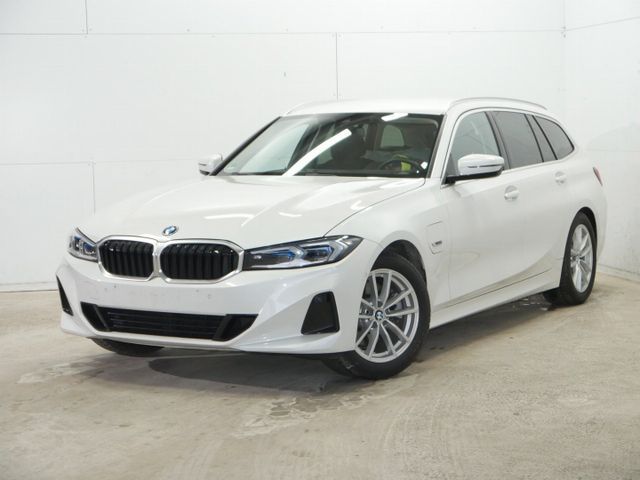 BMW 330 e Tour. Kamera HuD adapt.LED HiFi NP:70.000€