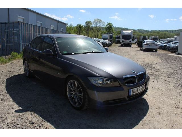 BMW 330 i Lim.*NAVI*LEDER*SCHIEBEDACH*17ZOLL*XEN*