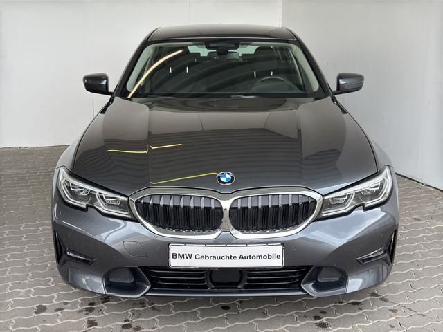 BMW 330 e Lim. Sport Line LiveCock.Laserl.HUD.ParkAss