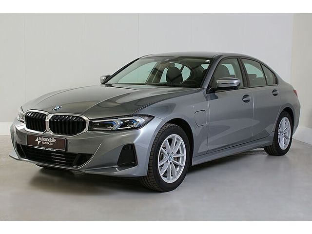BMW 330 e LED Widescreen HiFi Kamera HuD Sportsitze