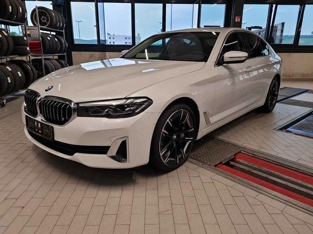 BMW 530 d Lim. xDrive Luxury Line ACC RFK AHK STHZ HK