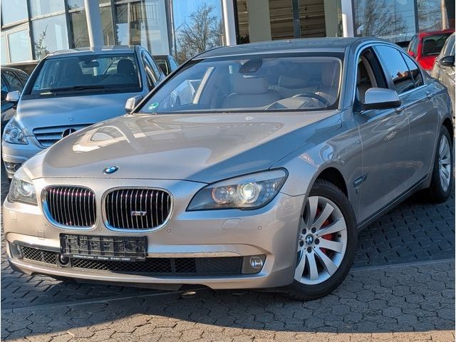 BMW 750 i RFK. Sitzh. Leder. Klimaaut. HECKROLLO