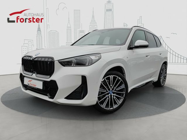 BMW iX 1 30 xDrive M Sport AHK ACC HUD PanoDach HIFI