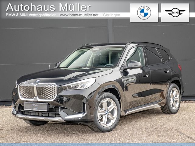 BMW iX 1 eDrive20 AHK xLine Totwinkel 18" SHZ Kamera