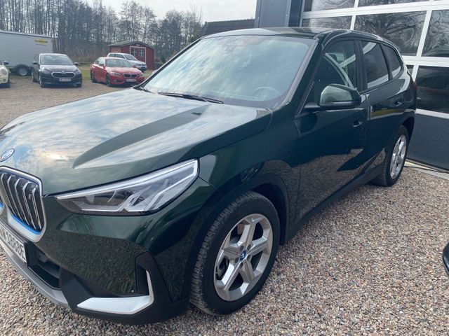 BMW iX 1 30 xDrive Panorama+Leder+AHK+Harmann Kardon