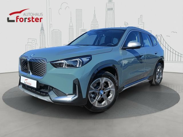 BMW iX 1 xDrive30 xLine AHK ACC HUD Lenkradheizung