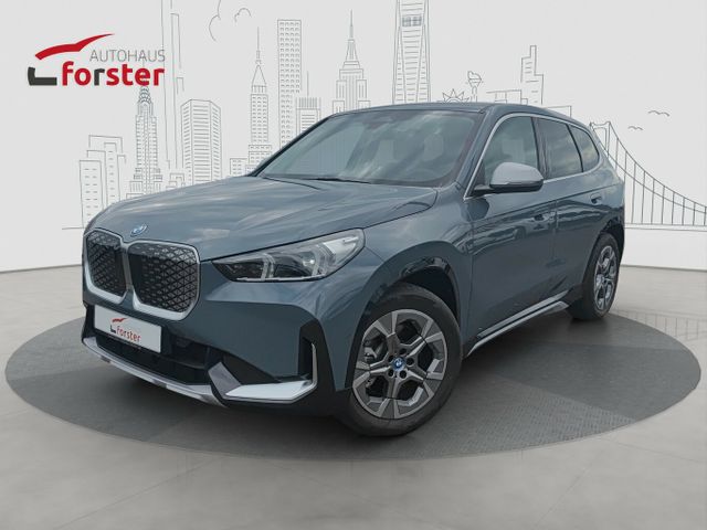 BMW iX 1 30 xDrive xLine Kamera AHK Keyless