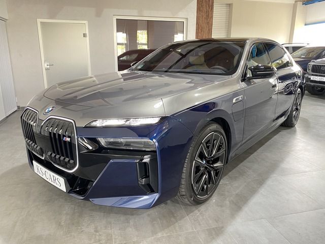 BMW M760 e xDrive Vollausst. ehem.NP: 201.915 €
