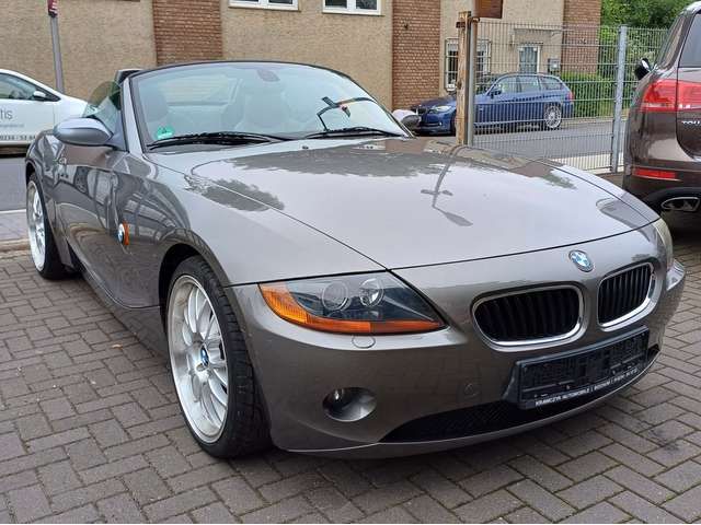 BMW Z4 2.5i-NAVI-XENON- KLIMA-SPORTSITZE-SH -6 Zylinder