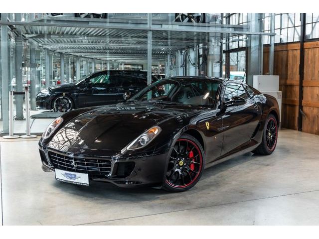 Ferrari 599 GTB Carbon Driving