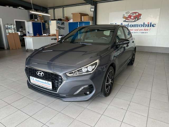 Hyundai i30 1.4i Style Autom/Navi/Kamera/SHZ/AHK 1.Hand