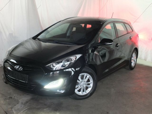 Hyundai i30 1.4i KLIMAANLAGE EINPARKHILFE ALARMANLAGE