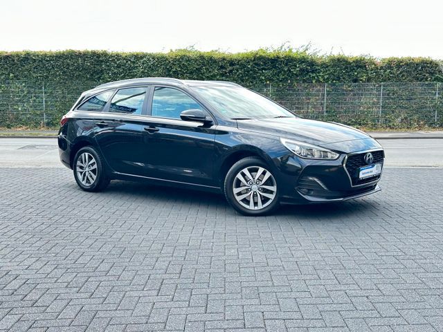 Hyundai i30 1.6 CRDi Kamera-Navi-PDC-SHZ-2.Hand-Klima-E6