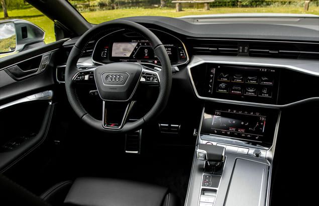 Audi S7 Innenansicht mit luxuriösem Cockpit und modernem Design