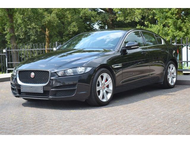Jaguar XE Prestige 25t AUTO NAVI SITZH. LEDER