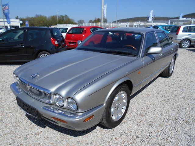 Jaguar XJ 4.0 Sovereign,Klimaaut.,Temp.,Tüv Neu!