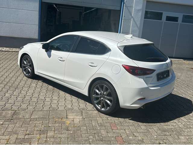 Mazda 3 Signature