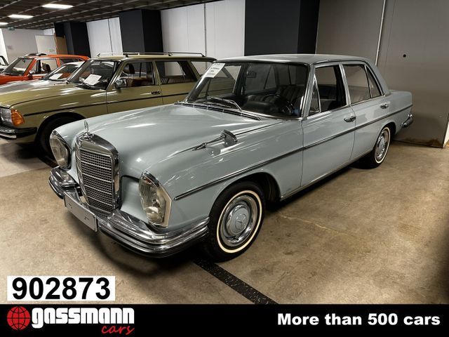 Mercedes-Benz 250 S Limousine - W108