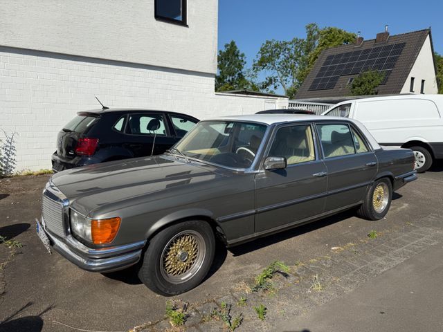 Mercedes-Benz 450 Oldtimer mit H-Kennzeichen. LPG