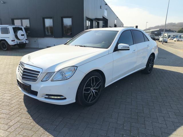 Mercedes-Benz E 220 ,KLIMA,PDC,F1 SCHALTUNG,TEMPOMAT,SITZHEIZU