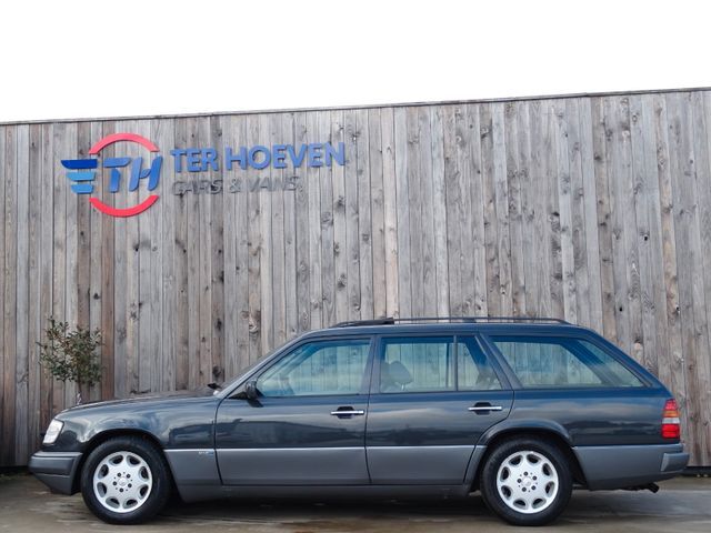 Mercedes-Benz E 300 TD Turbodiesel Kombi Automatik Schiebedach