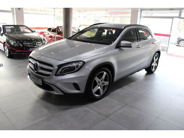 Mercedes-Benz GLA 220 CDI 4MATIC DCT SPORTPAKET AMG LEDER NAVI