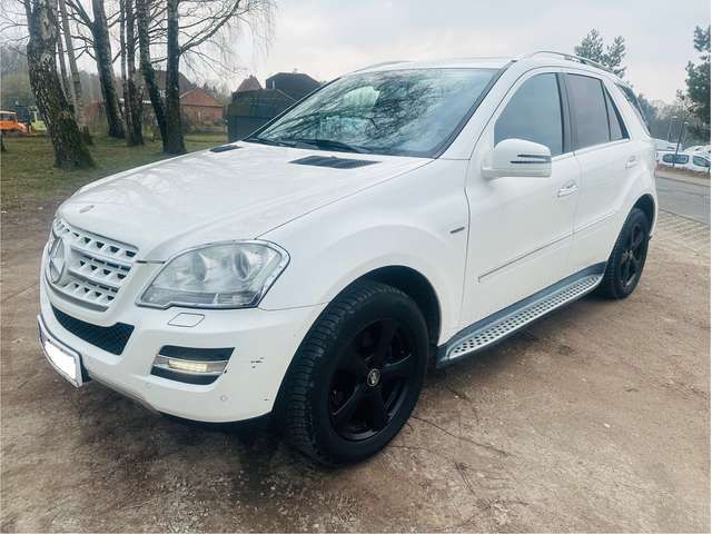 Mercedes-Benz ML 300 ML 300 CDI BlueEfficiency 4Matic * AHK