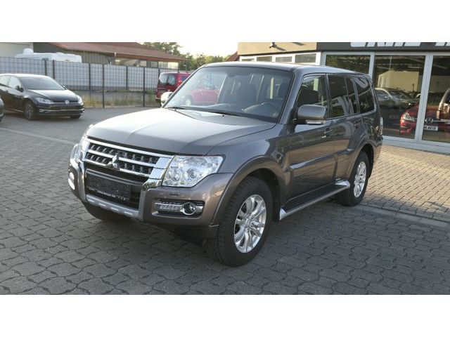Mitsubishi Pajero 3.2 DI-D Plus/AHK/Xenon/7-Sitzer/R-Cam