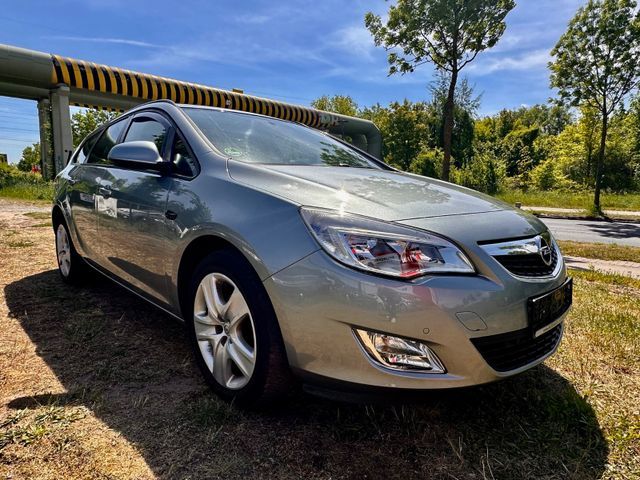 Opel Astra J Sports Tourer Design Edition