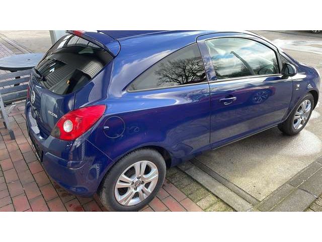 Opel Corsa Satellite Klima 8-fach-bereift Radio CD ZV mit FB