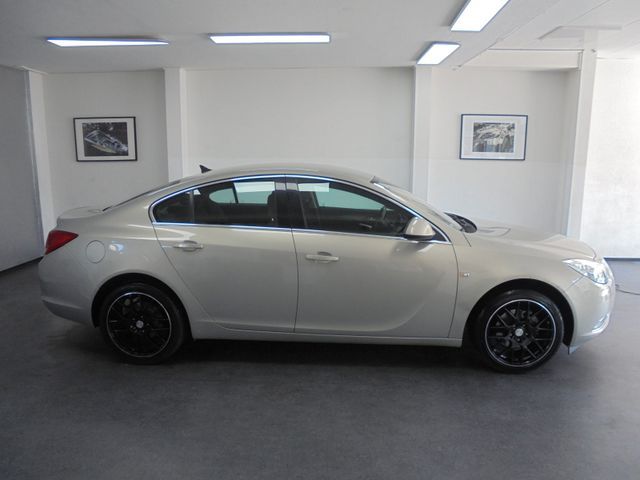 Opel Insignia 1.8 Limo 88.000 km PDC Navi TÜV 07/2027
