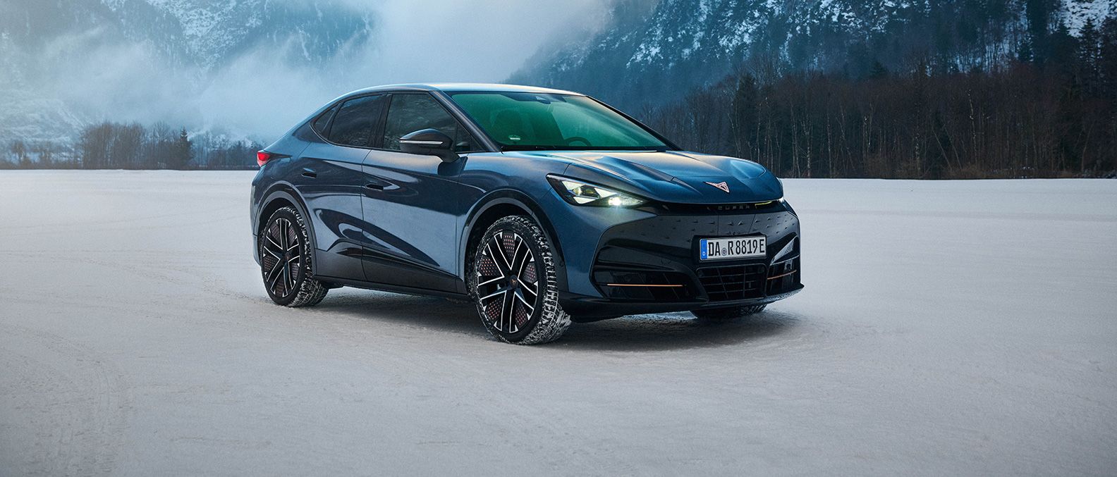 Cupra Tavascan – Elektro-SUV mit modernem Design in Winterlandschaft