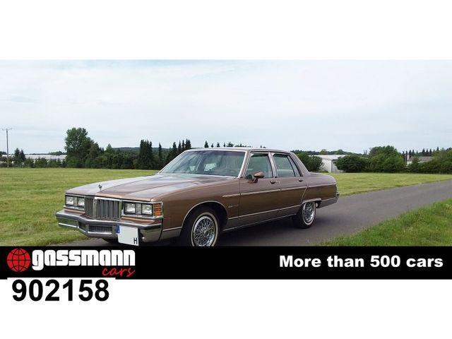 Pontiac Bonneville , 4-Door Sedan