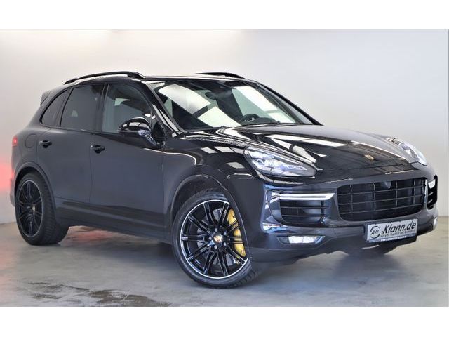Porsche Cayenne 4.8 V8 570PS Turbo S Chrono Pano Keramik