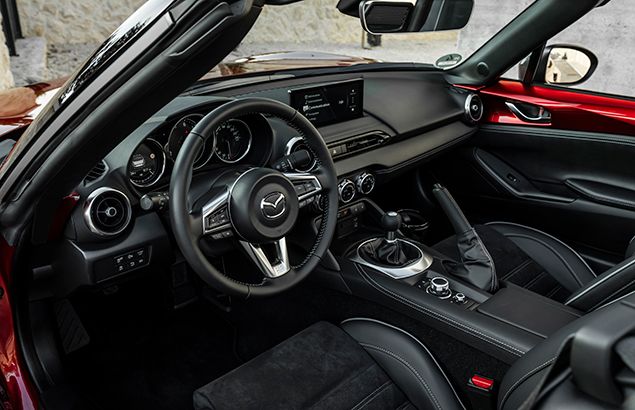 Mazda MX-5 – Fahrerorientiertes Cockpit mit ergonomischen Sitzen