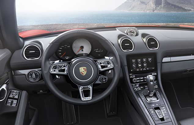 Porsche Boxster Innenraum mit hochwertigen Materialien und sportlichem Cockpit