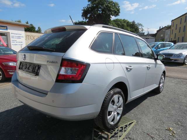 Skoda Fabia Ambition Kombi 2.Hd. Allwetter!!Navi!! Temp.!!