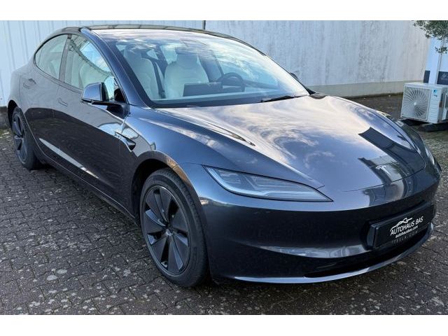 Tesla Model 3 Standard Range+*Highland* innen weiß*LED