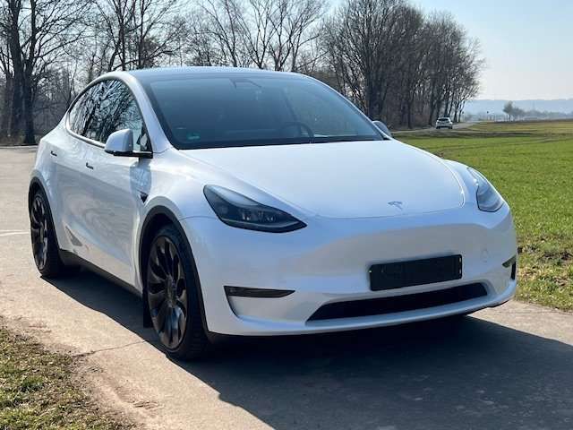 Tesla Model Y Performance Dual Motor AWD, Pano- 21"