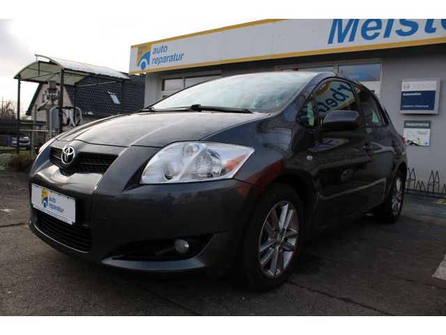 Toyota Auris Team TOP