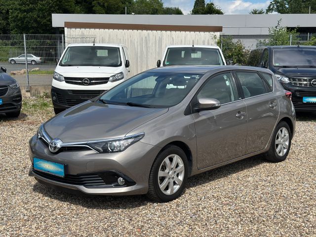 Toyota Auris Edition-S Kamera 8-fach bereift