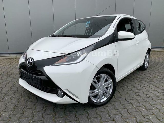 Toyota Aygo 1.0 x-play touch 8fach bereift Rückfahrcam