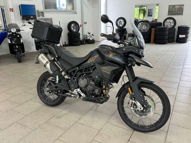 Triumph Bond Edition 169 of 250 SWMotech TRAX-Topcase