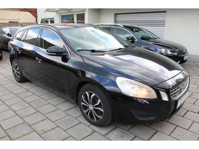 Volvo V60 DRIVe Momentum Navigation Sitzhzg PDC Klimaautomat
