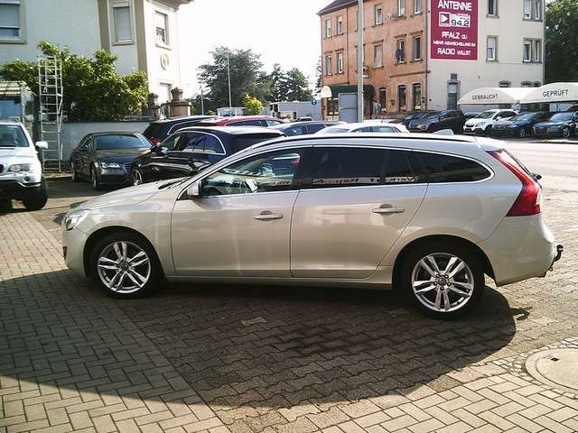 Volvo V60 Momentum